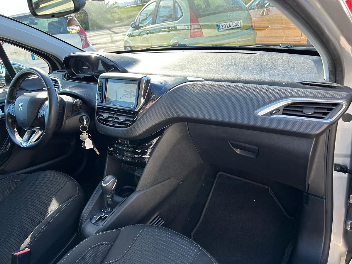 PEUGEOT 208 ALLURE 1.2 E-THP AUTO SPANISH LHD IN SPAIN 71000 MILES SUPERB 2018